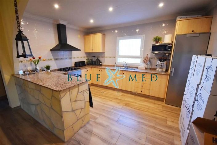 Image No.7-4 Bed Country House for sale