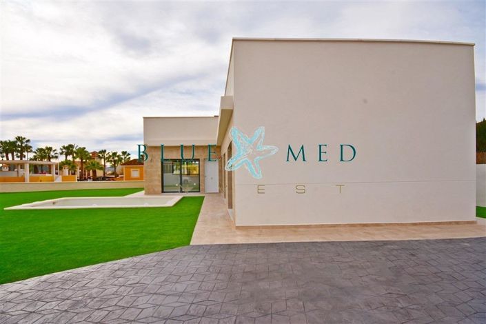 Image No.3-3 Bed Villa for sale