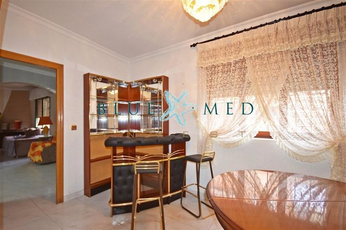 Image No.3-5 Bed House for sale