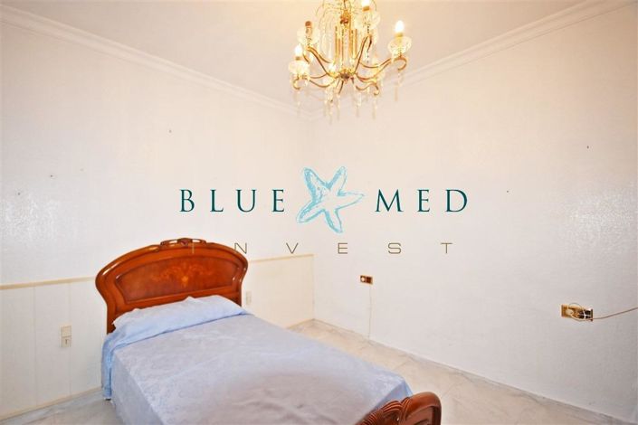 Image No.8-5 Bed House for sale