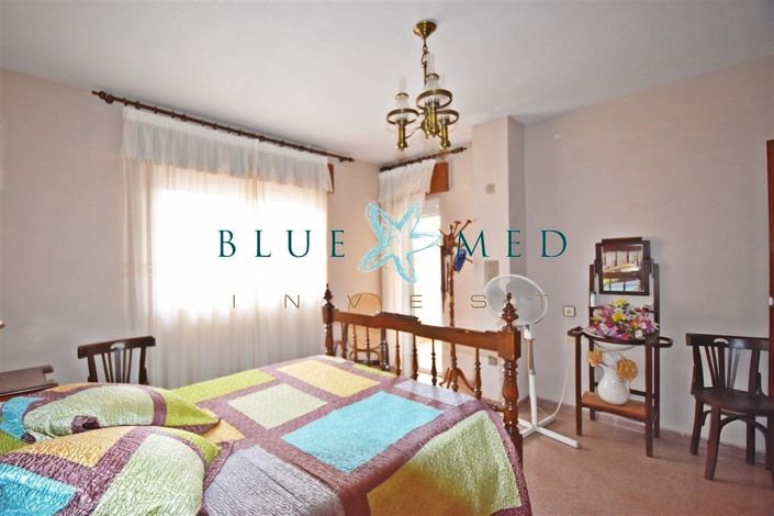 Image No.14-4 Bed Property for sale