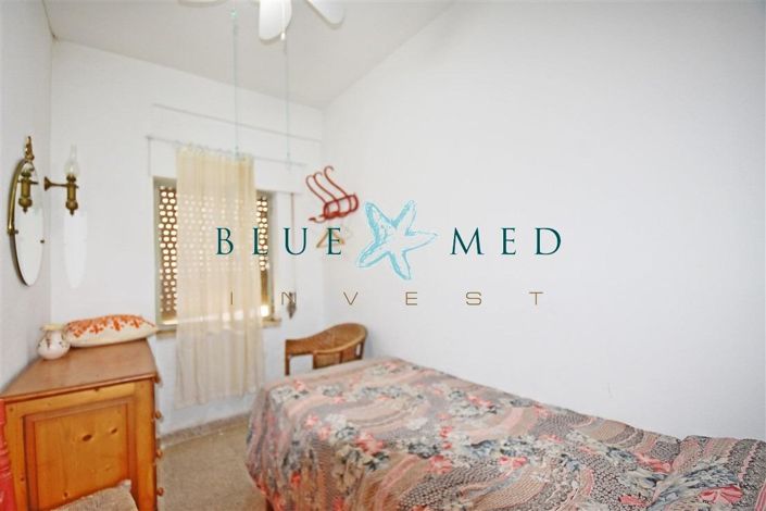 Image No.15-4 Bed Flat for sale