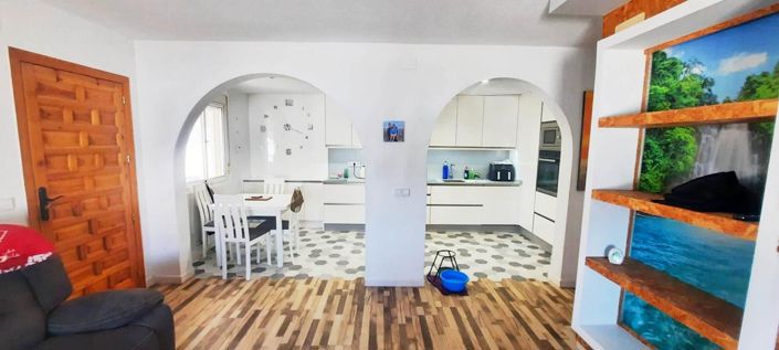 Image No.8-2 Bed House for sale