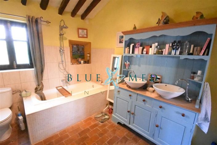 Image No.19-3 Bed Country House for sale