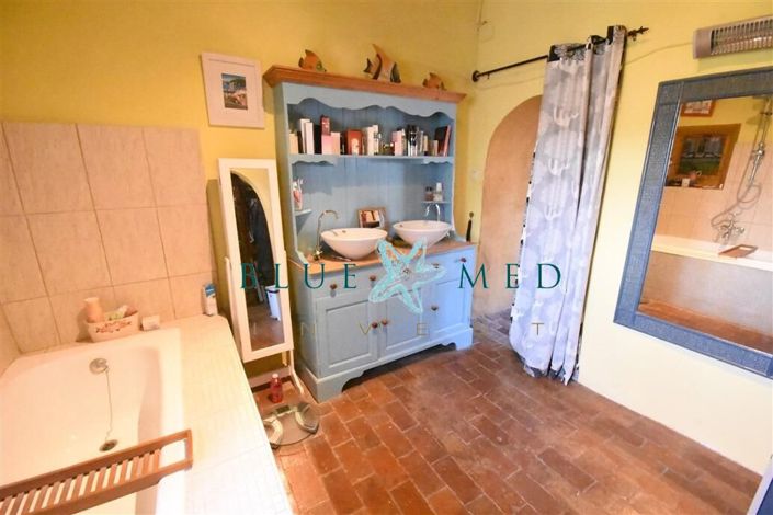 Image No.20-3 Bed Country House for sale