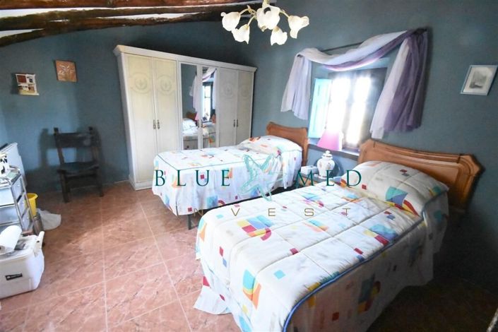 Image No.42-3 Bed Country House for sale