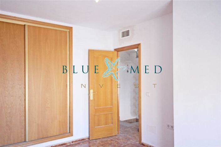 Image No.14-3 Bed Property for sale