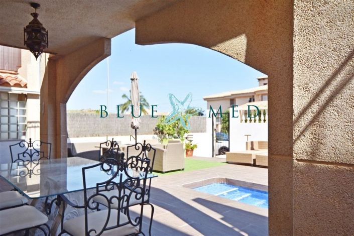 Image No.3-4 Bed Villa for sale