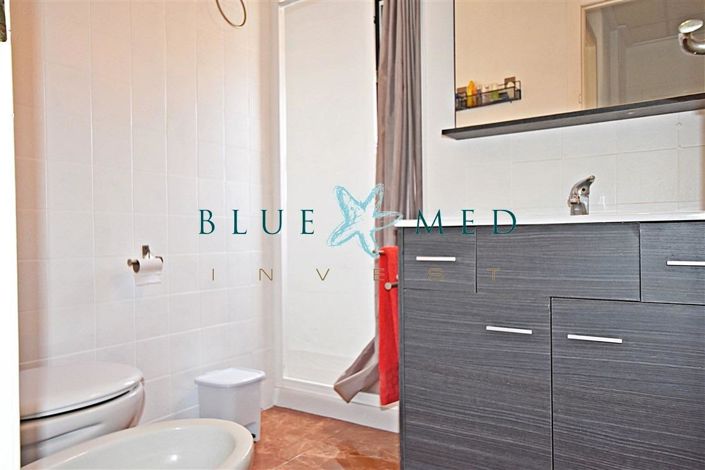 Image No.19-3 Bed Flat for sale