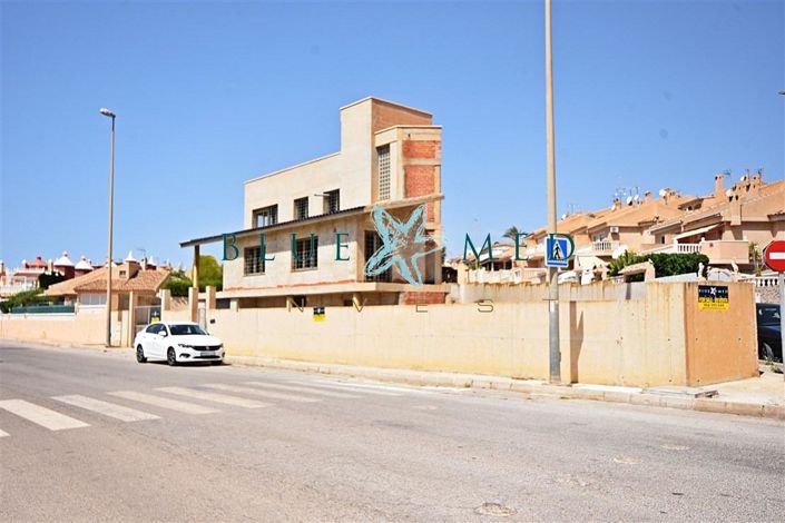 Image No.3-Villa de 6 chambres à vendre à El Alamillo