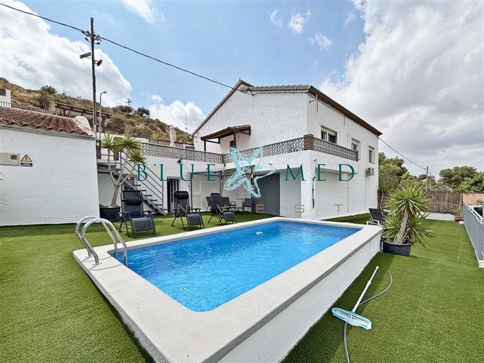 Image No.2-6 Bed Country House for sale