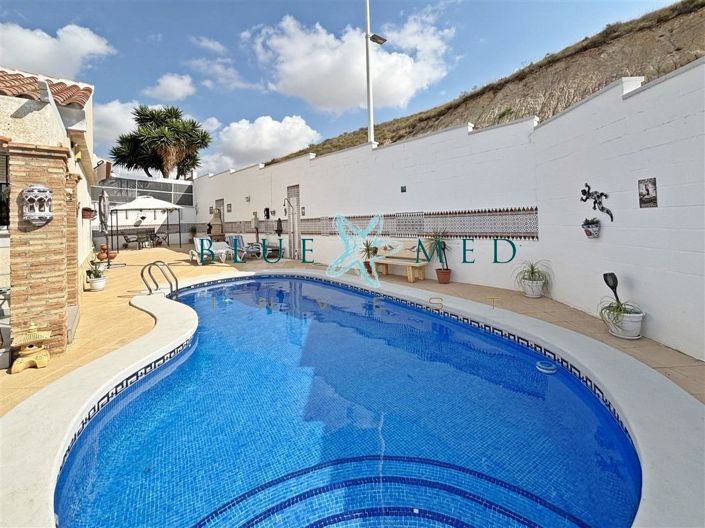 Image No.2-2 Bed House for sale