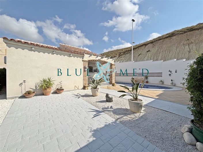 Image No.3-2 Bed House for sale