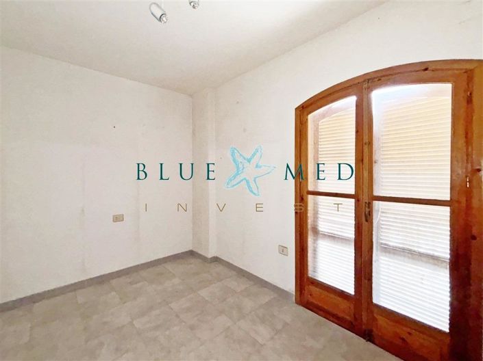 Image No.11-4 Bed Property for sale