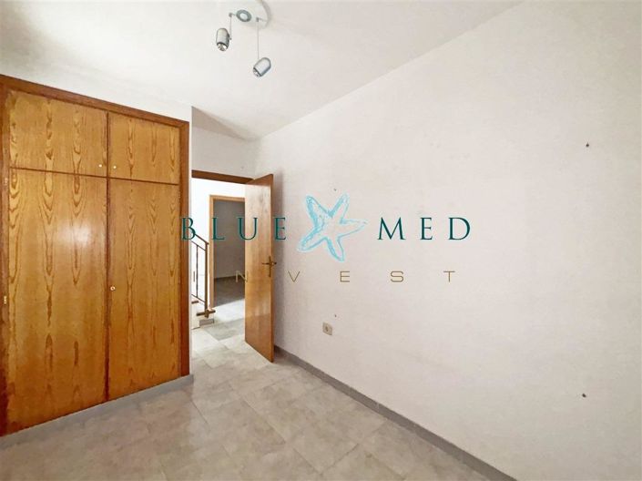 Image No.12-4 Bed Property for sale