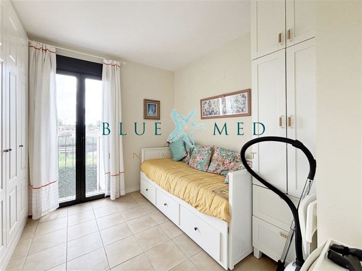Image No.22-3 Bed Flat for sale