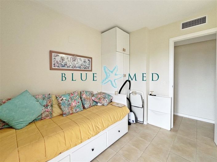 Image No.24-3 Bed Flat for sale