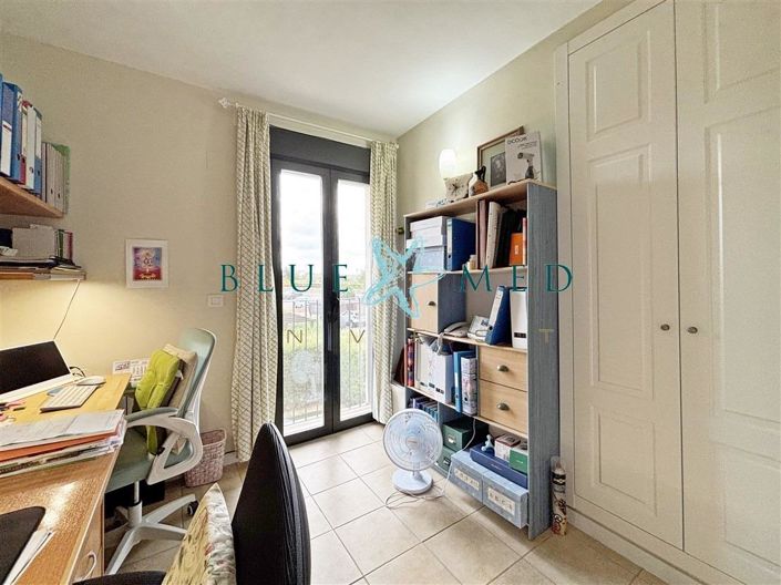 Image No.26-3 Bed Flat for sale