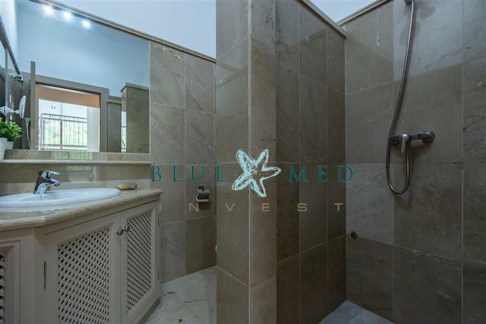 Image No.15-4 Bed Villa for sale