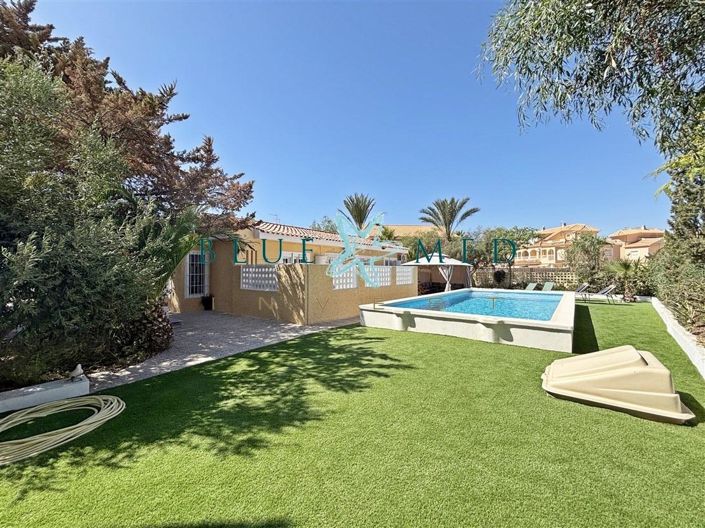 Image No.2-4 Bed Villa for sale