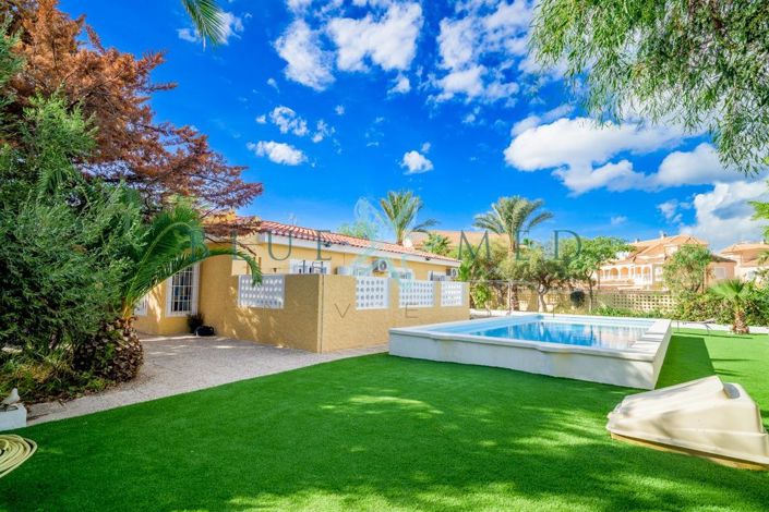 Image No.4-4 Bed Villa for sale