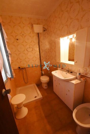 Image No.15-6 Bed Flat for sale