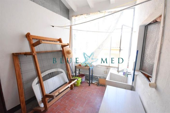 Image No.16-6 Bed Flat for sale