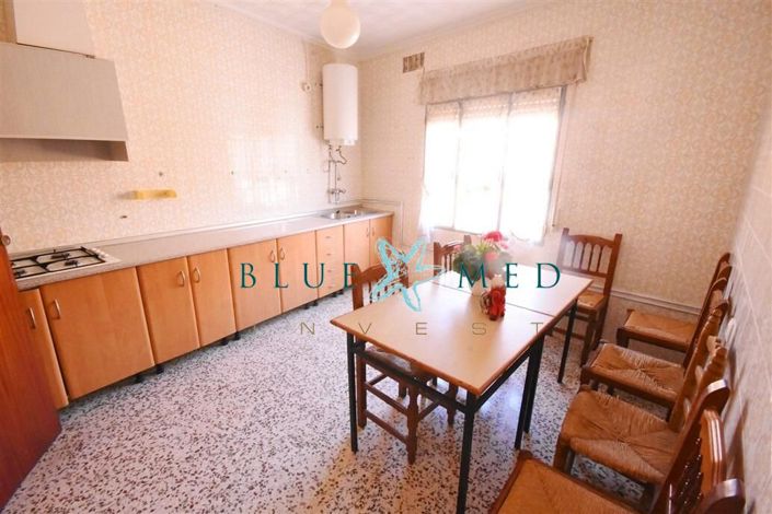 Image No.19-6 Bed Flat for sale