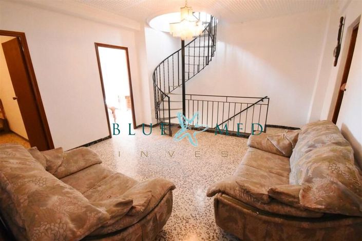 Image No.21-6 Bed Flat for sale