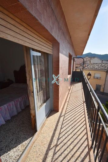 Image No.25-6 Bed Flat for sale