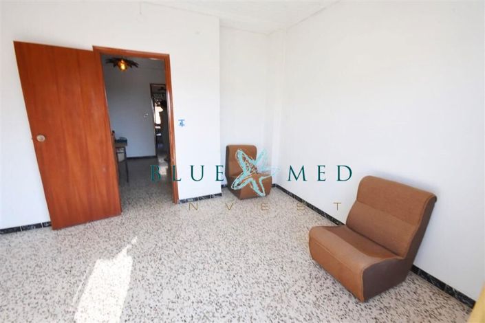 Image No.6-6 Bed Flat for sale