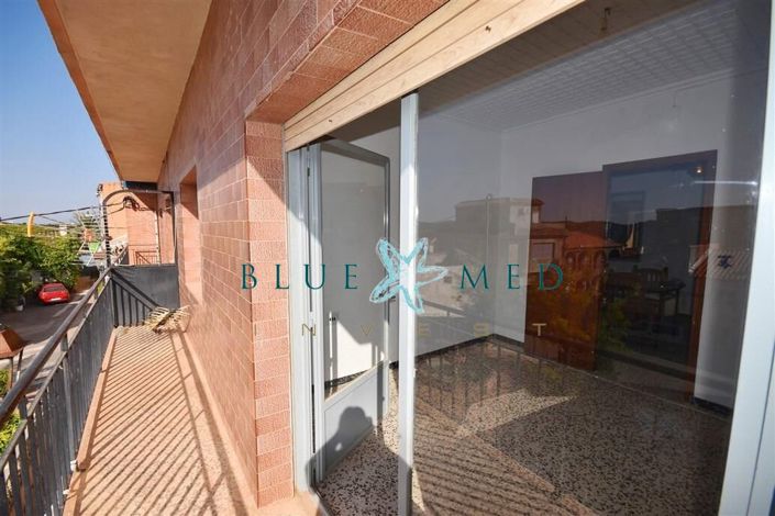 Image No.8-6 Bed Flat for sale