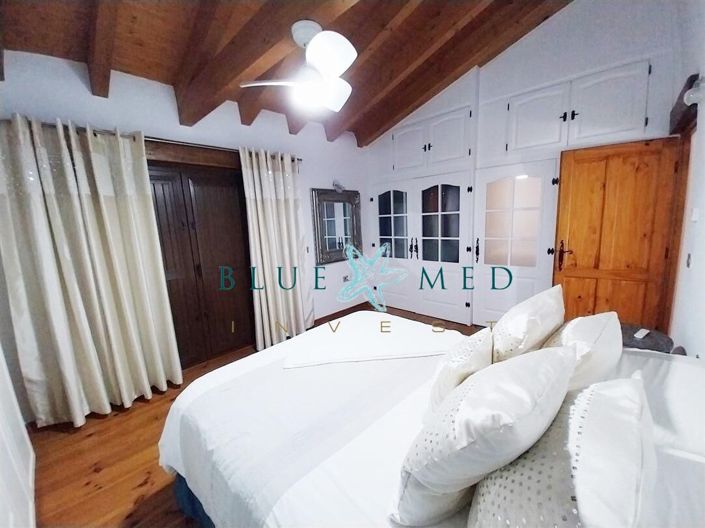Image No.33-4 Bed Country House for sale
