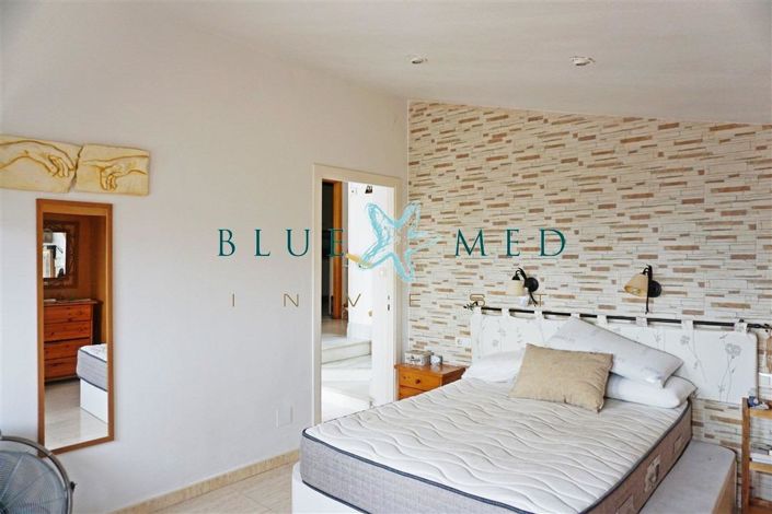 Image No.18-4 Bed Property for sale