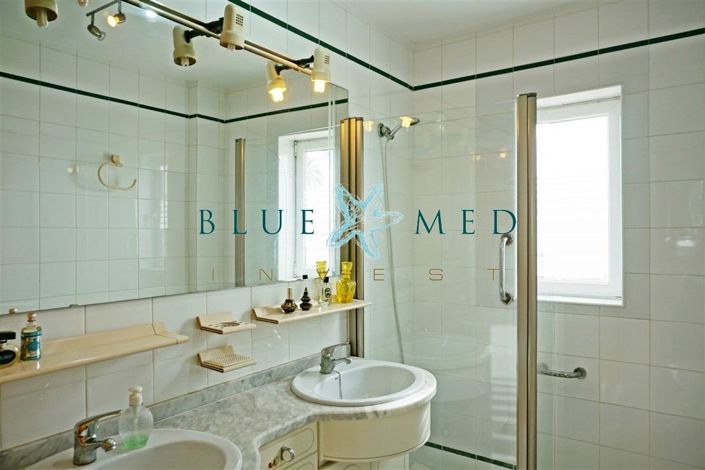 Image No.28-4 Bed Property for sale