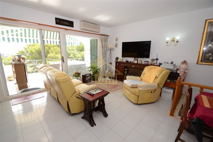 Image No.12-3 Bed Property for sale