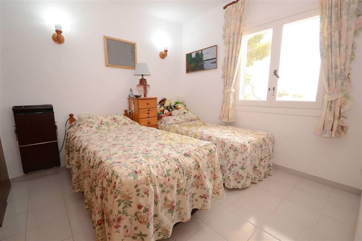 Image No.18-3 Bed Property for sale