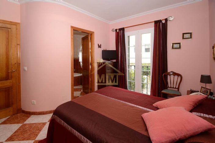 Image No.13-4 Bed Townhouse for sale