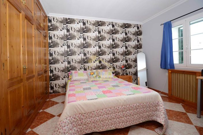 Image No.15-4 Bed Townhouse for sale