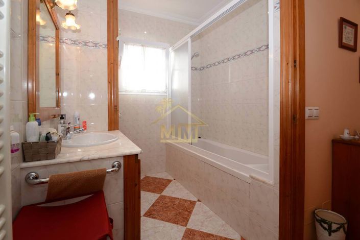 Image No.21-4 Bed Townhouse for sale