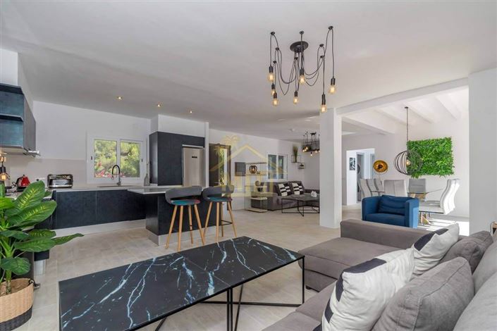 Image No.8-4 Bed Villa for sale