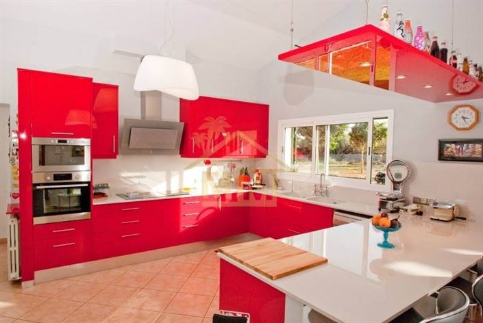 Image No.10-7 Bed Villa for sale