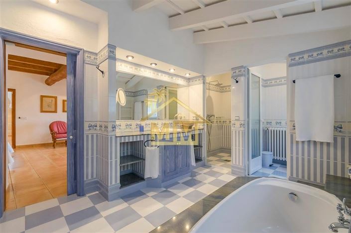 Image No.26-7 Bed Country House for sale