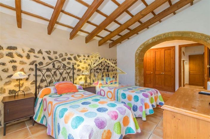 Image No.30-7 Bed Country House for sale