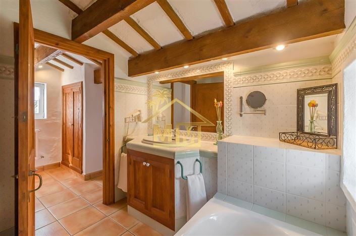 Image No.33-7 Bed Country House for sale