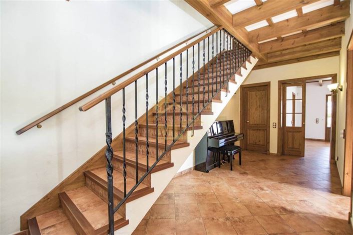 Image No.13-6 Bed Country House for sale