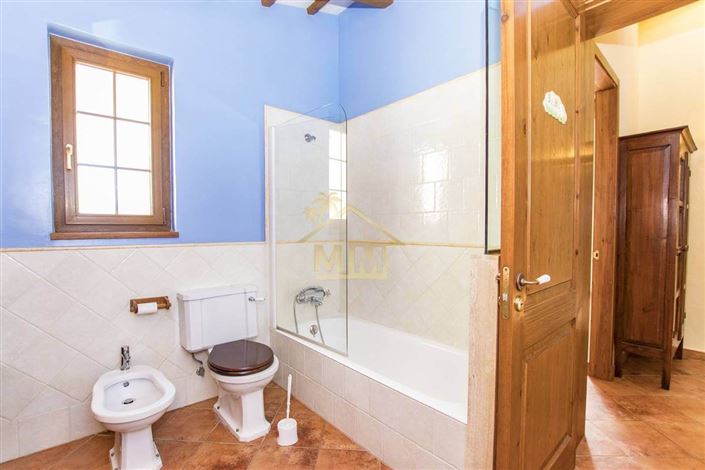 Image No.20-6 Bed Country House for sale