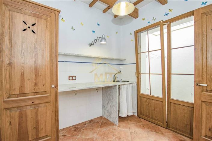 Image No.25-6 Bed Country House for sale