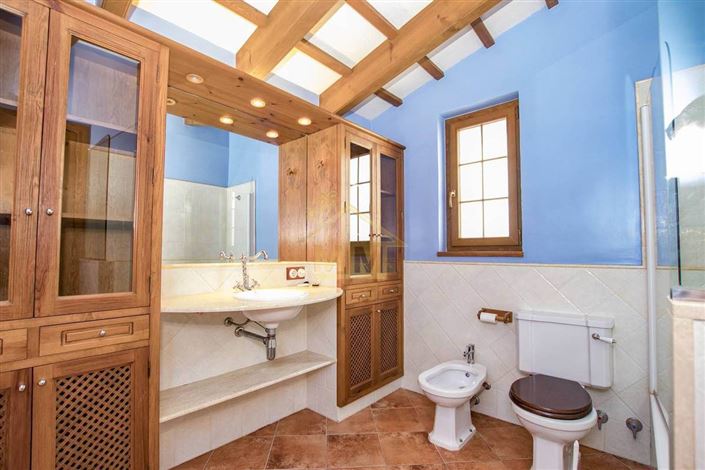 Image No.26-6 Bed Country House for sale