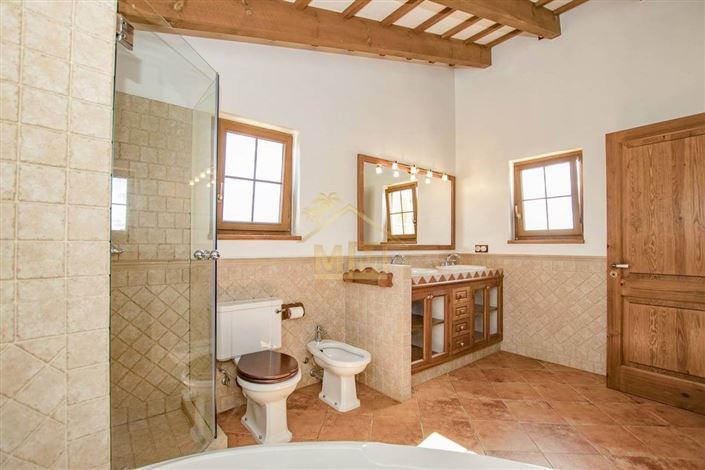 Image No.30-6 Bed Country House for sale